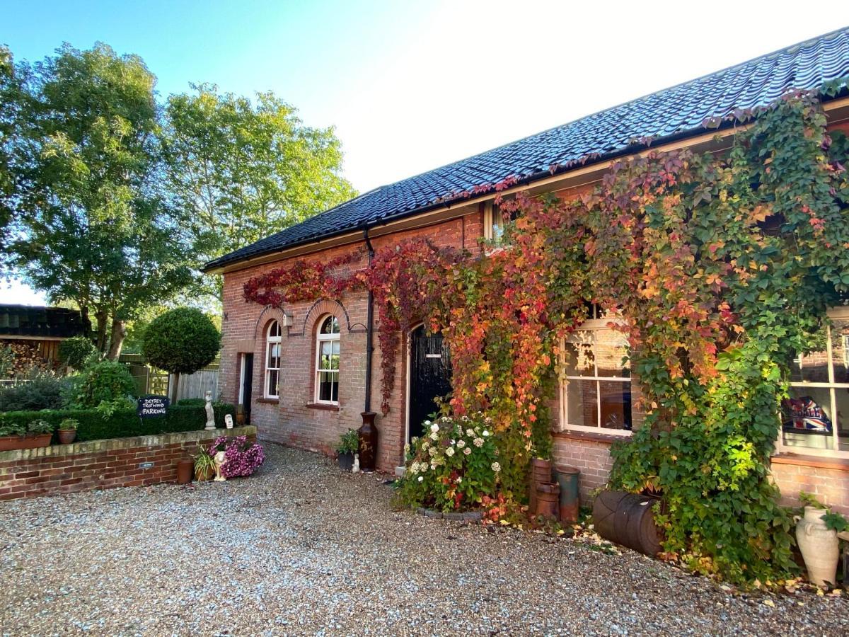 Betsey Trotwood. Historic Stylish 2-Bed Cottage. Blundeston Exterior foto